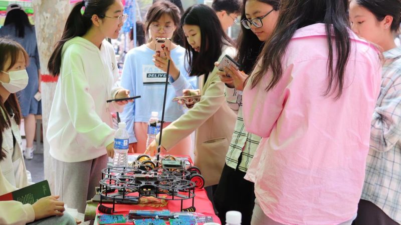 制造业数字化转型的关键要素：案例解析与选型策略